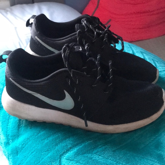 Nike roshes - Picture 1 of 5